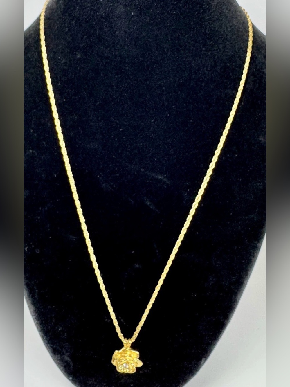 Signed Vintage Avon Gold Tone Rope Chain Necklace Flower Pendant Crystal #1521